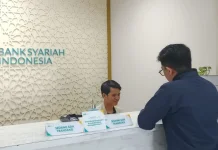 Jelang Idul Fitri, Penukaran Uang Baru Diserbu Warga