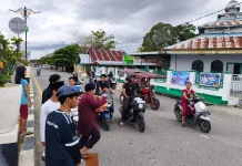 Gamers Buol Bagi-bagi Takjil di Tugu Leok