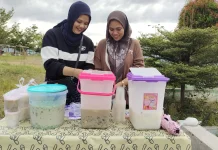 Nurul Mulisa memanfaatkan peluang berjualan di bulan Ramadhan
