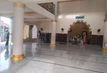 Aksi Nyata Mahasiswa Keperawatan Tolitoli, Gelar Bakti Sosial di Masjid Al-Madinah