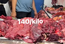 Lapak penjualan daging sapi di pasar Susumbolan ramai pembeli jelang Idul Fitri
