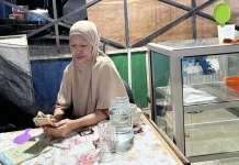 Warung makan Teh Alus menyajikan menu bakso aneka rasa