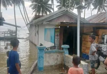 Banjir Rob Rusak 22 Rumah di Desa Lakea
