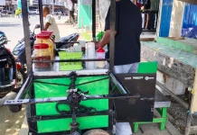 Penjual Cendol Bertahan ditengah Kenaikan Harga Bahan