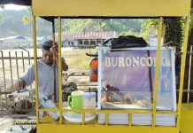 Abi Hasan penjual Buroncong laris di jalan moloon
