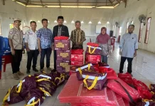 Dinsos Buol Salurkan 31 Paket Bantuan Banjir Rob