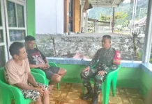 Babinsa Paleleh Perkuat Kamtibmas lewat Komsos di Baturata