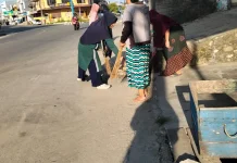 Kelompok Ibu-Ibu PKH Salamae Gelar Jumat Bersih
