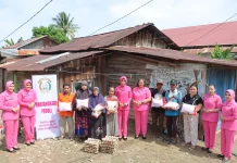 Wujudkan Kepedulian Terhadap Sesama Bhayangkari Tolitoli Bagi Bansos