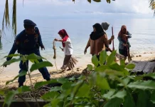 Satpolairud Polres Parigi Moutong Gelar Aksi Kebersihan di Pantai Lebo