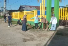 Jumat Bersih, Warga Nalu Gotong Royong Bersihkan Lingkungan
