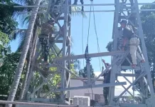 Warga Desa Nambaru dan Babinsa Bahu-Membahu Bangun Jembatan Garuda