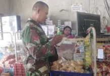 Babinsa Bokat Pantau Harga Sembako, Stok Pangan Desa Aman