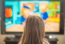 Aturan Menonton TV untuk Anak Sesuai Usia, Orang Tua Perlu Terapkan Batasan