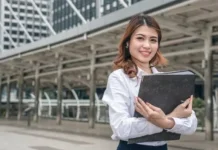 Wanita Karier Tetap Bisa Utamakan Keluarga di Tengah Kesibukan