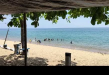 Pantai Lalos Jadi Pilihan Warga Nikmati Libur Bersama Keluarga