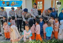 Brimob Sulteng Bangun Kedekatan dengan Anak TK di Buol
