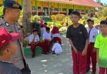 Brimob Goes to School Tanamkan Disiplin Siswa SDN 10 Tiloan