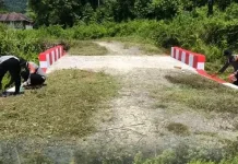 Brimob Sulteng Percantik Jembatan Sambut HUT RI ke-81
