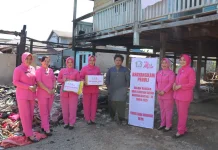 Bhayangkari Tolitoli Salurkan Bantuan bagi Korban Kebakaran