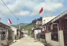 Warga Griya Nalu Semarakkan HUT ke-81 RI dengan Bendera