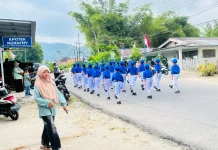 Hujan Deras Tak Surutkan Semangat Pelajar Ikuti Gerak Jalan