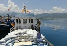 Babinsa Kawal Distribusi 330 Sak Pupuk ke Desa Kabetan
