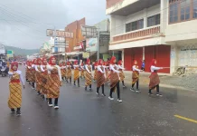 SDN 4 Tolitoli Tampil Beda di lomba Gerak Jalan HUT RI Dengan Sentuhan Kain Batik