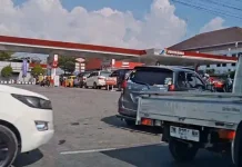 Antrean BBM Terjadi di Sejumlah SPBU Kota Palu