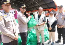 Kepedulian di tengah Banjir, Polres Parigi Moutong Bantu Warga Avolua