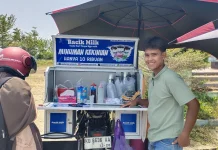 Remaja Tolitoli Pilih Berjualan Minuman untuk Bantu Keluarga
