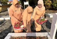 DWP RRI Tolitoli Tabur Bunga di TMP Peringati Hari Radio ke-81