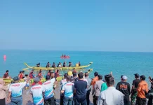 Tujuh Tim Ramaikan Lomba Dayung Perahu Naga di Tolitoli