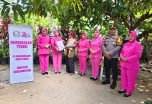 Bhayangkari Dako Pemean Salurkan Bantuan untuk Warga Kurang Mampu