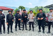 Menjaga Kekhusyukan Ibadah, Satbrimob Patroli Gereja di Baolan