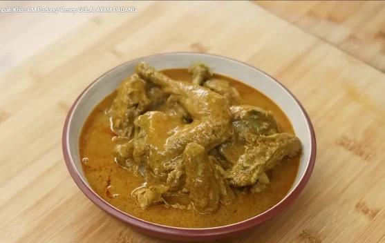 Devina Hermawan Bagikan Resep Gulai Ayam Padang Berempah