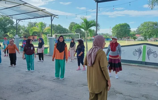 Antusias Lansia Desa Lalos Ikuti Senam Rutin