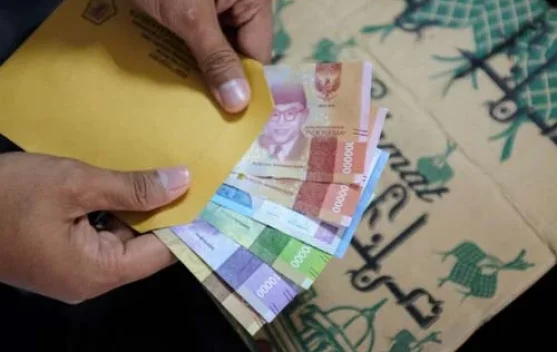 THR Jadi Momen Berbagi dan Mengatur Keuangan Keluarga