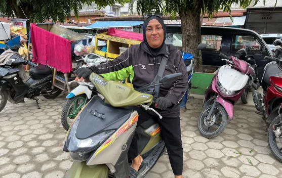 Perjuangan Ibu Tujuh Anak Jadi Tukang Ojek