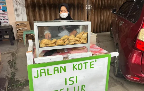Pedagang Jalangkote Raup Berkah Ramadan, Omzet Tembus Rp2 Juta