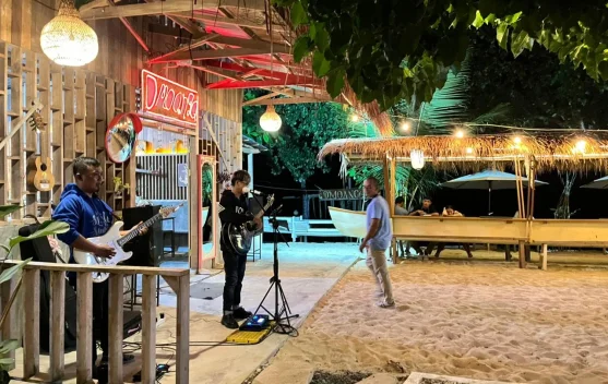Liburan Seru di Pantai Moanga, Buol: Nikmati Laut Indah Sekaligus Kulineran Santai