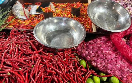 jelang Idul Adha, Harga Cabai dan Bawang Merah di Pasar Susumbolan Naik Signifikan