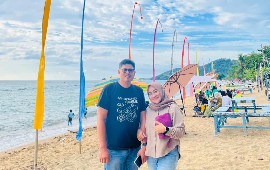 Libur Idul Adha, Pantai Lalos Dipadati Wisatawan Keluarga