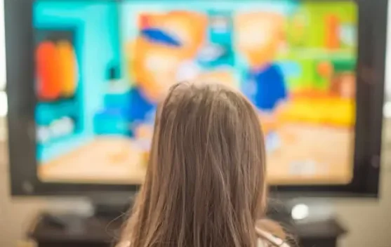 Aturan Menonton TV untuk Anak Sesuai Usia, Orang Tua Perlu Terapkan Batasan