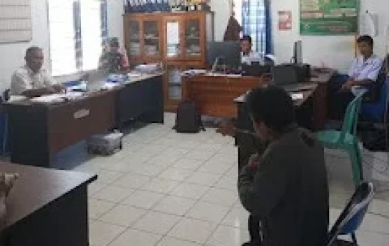 Babinsa Koramil Dondo Perkuat Sinergi dengan Pemdes Jaga Kamtibmas