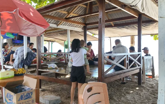 Memilih Liburan Akhir Pekan diPantai Lalos