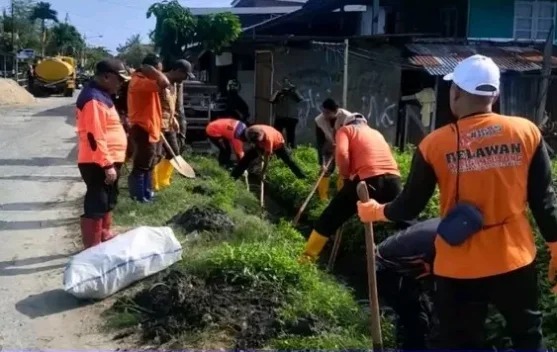 BPBD Parigi Moutong Bersihkan Drainase Cegah Risiko Banjir
