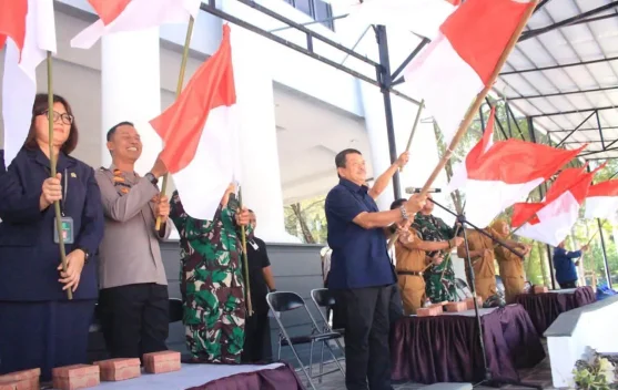Wakil Bupati Parigi Moutong Canangkan Gerakan Pembagian Bendera