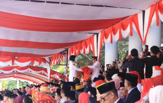 Bupati Erwin Burase Pimpin Upacara HUT ke-81 RI di Parimo