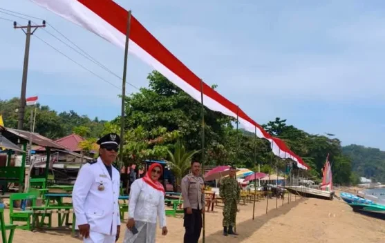 Bendera 81 Meter Warnai HUT RI ke-81 di Pantai Batu Bangga